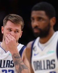  欧文神仙球准绝杀独行侠，东契奇空砍三双仍难挽败局