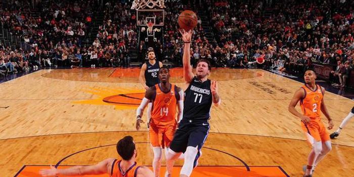 东契奇准三双独行侠客场力克太阳  东契奇准三双独行侠客场力克太阳