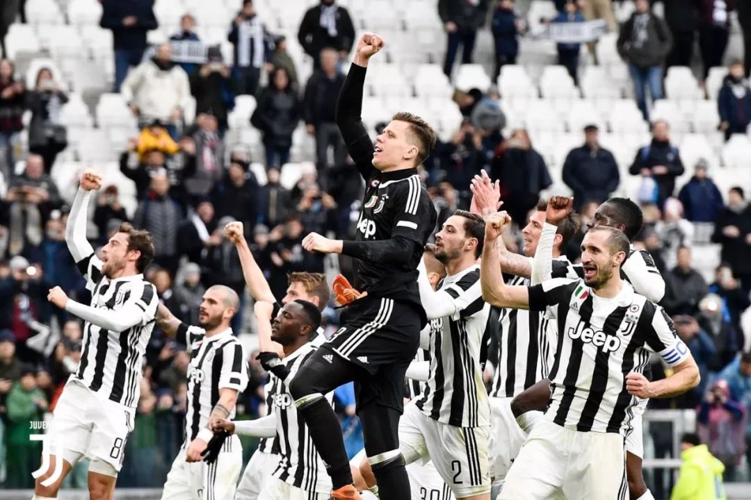 那不勒斯主场氛围火爆,意甲球迷文化独树一帜  那不勒斯主场氛围火爆,意甲球迷文化独树一帜